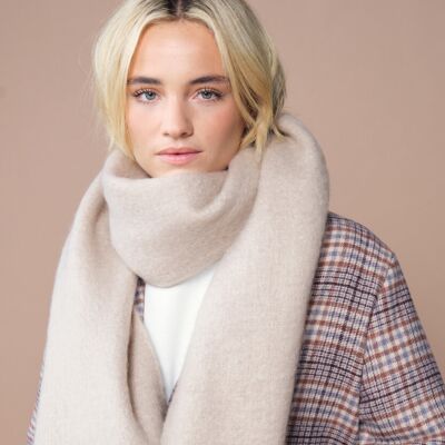 Fluffy scarf Thumbnail